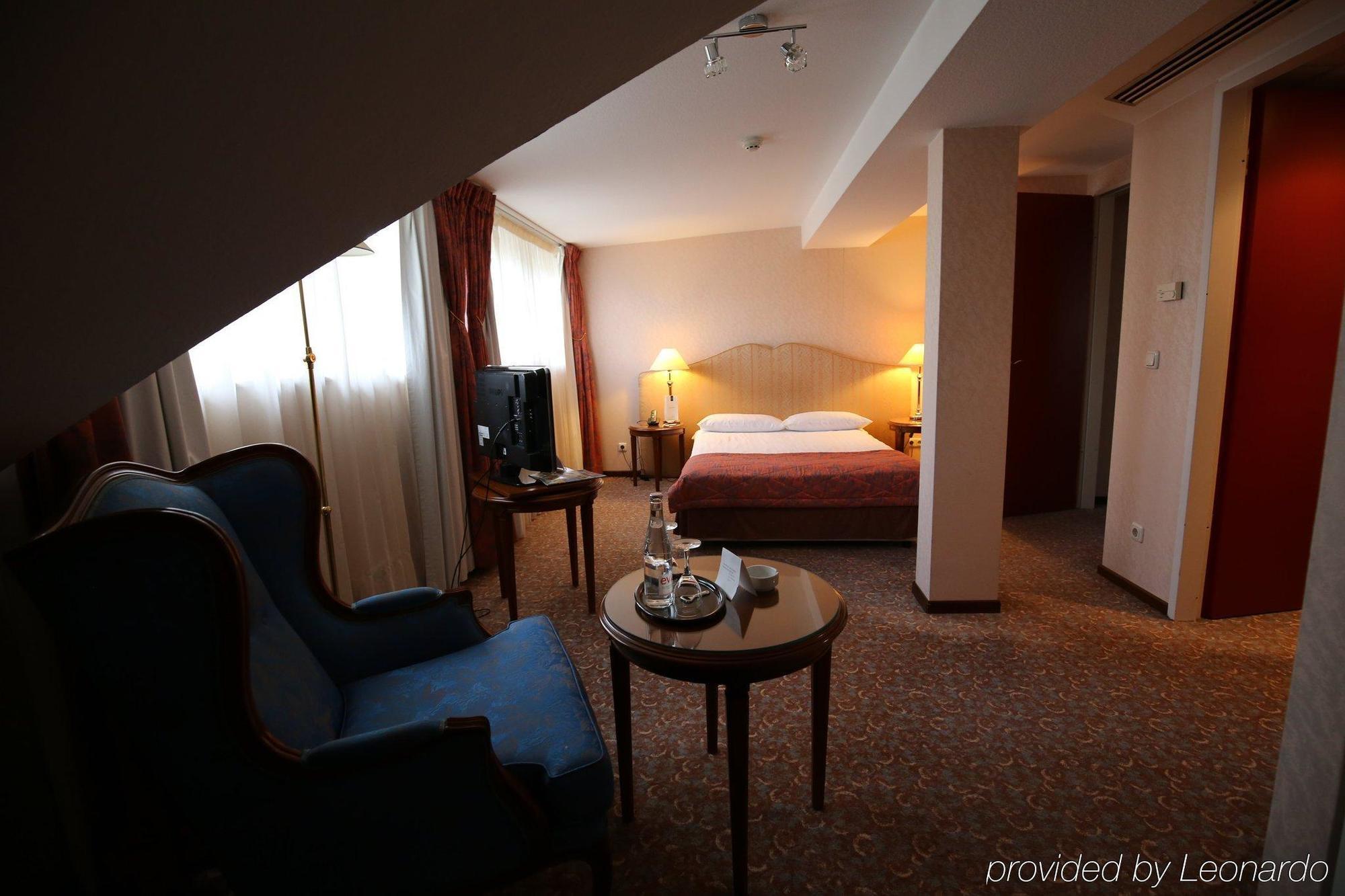 Hotel Savigny Frankfurt City Франкфурт на Майн Екстериор снимка